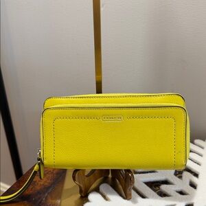Coach double zip wristlet with outside pocket. Golden yellow good confition